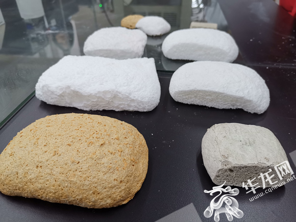 重慶研究院研發(fā)的綠色建材泡沫陶瓷，能耐受1000℃高溫不變形，是保溫阻燃優(yōu)質(zhì)材料